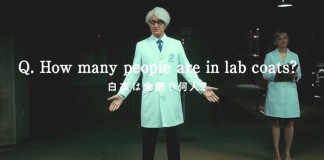 头脑风暴：你能数出房间里有几个白衣人吗？-清新范(Qxfun.com)